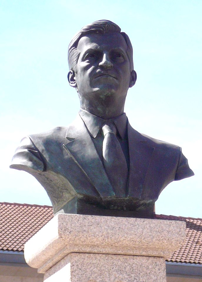 Arroyomolinos - Monumento a Adolfo Suárez 2