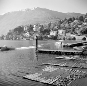 Ascona Motorboot met waterskiër op het meer, Bestanddeelnr 254-4854