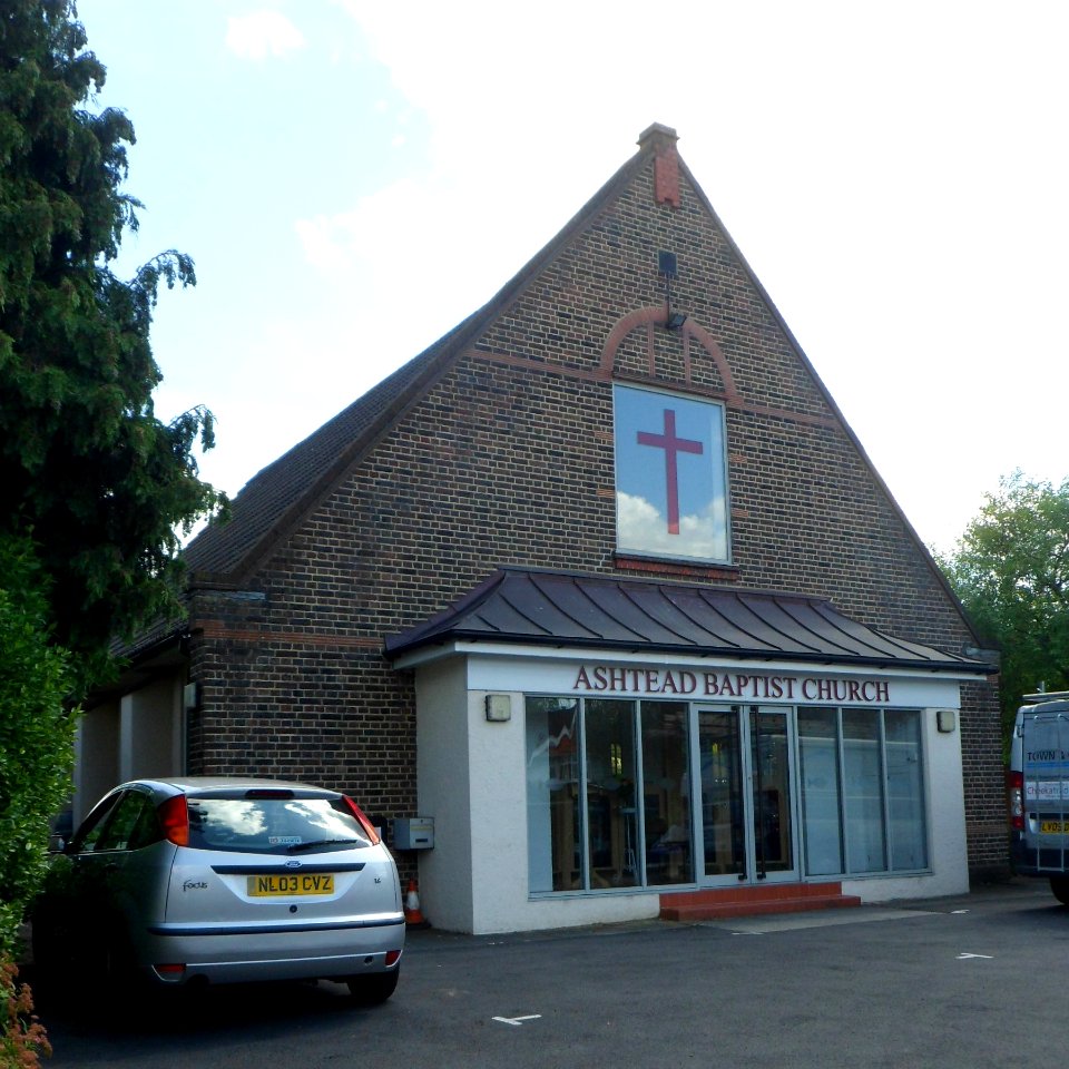 Ashtead Baptist Church, Barnett Wood Road, Ashtead (August 2013) (1)