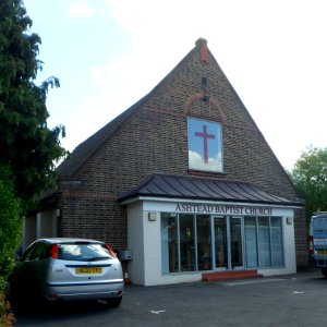 Ashtead Baptist Church, Barnett Wood Road, Ashtead (August 2013) (1)