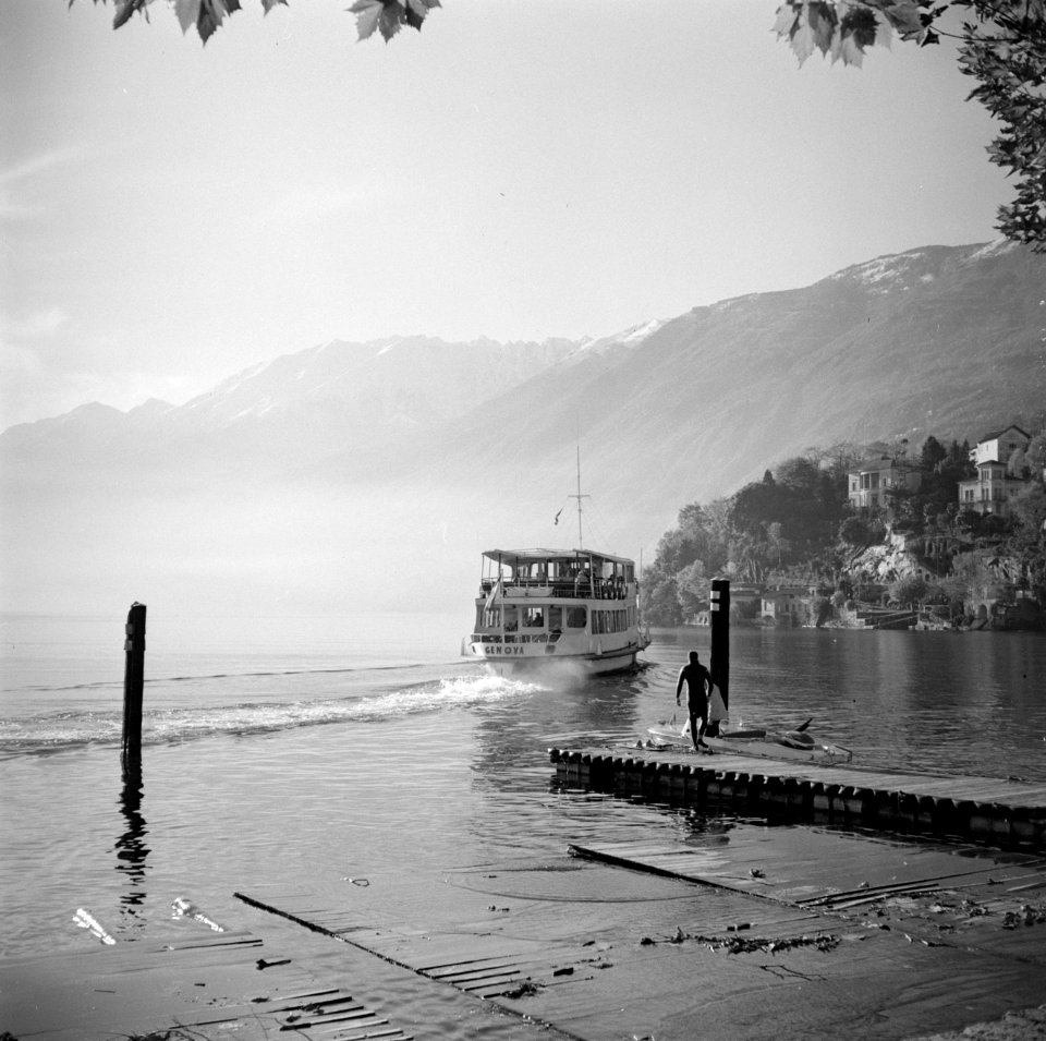 Ascona Binnenvarend schip de stad en de Alpen op de achtergrond, Bestanddeelnr 254-4822