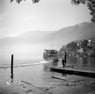 Ascona Binnenvarend schip de stad en de Alpen op de achtergrond, Bestanddeelnr 254-4822