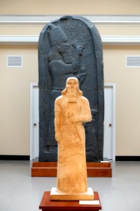 Ashurnasirpal II before Esarhaddon, plaster casts - Harvard Semitic Museum - Cambridge, MA - DSC06425