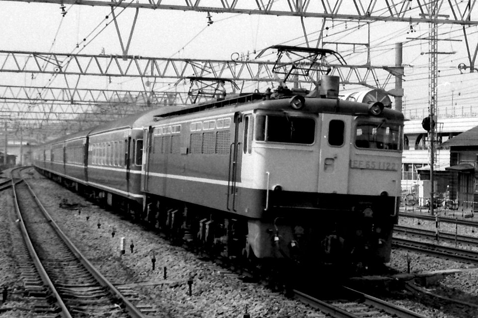 Asakaze 51 limited express approaching Ofuna