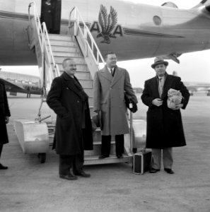 Arubaanse Ronde Tafel Delegatie vertrek Schiphol, Bestanddeelnr 902-6069