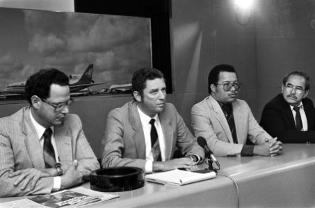 Arubaanse delegatie arriveerde op Schiphol voor besprekingen met minister De Kon, Bestanddeelnr 933-5091
