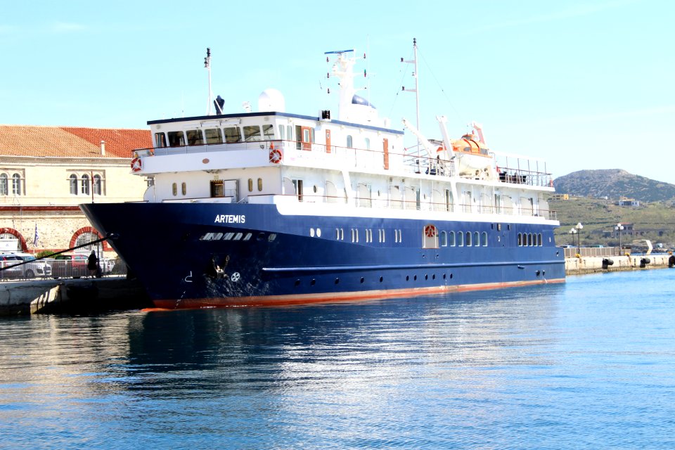 Artemis Boat, in Ermoupoli