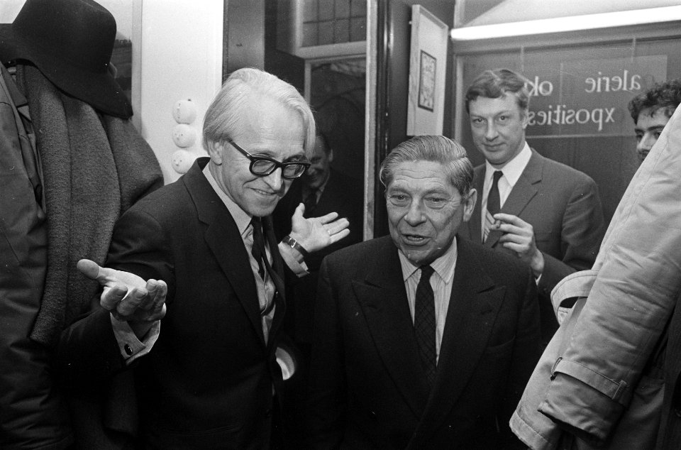 Arthur Koestler opende tentoonstelling in galerie Mokum van kunstwerken gemaakt , Bestanddeelnr 922-0076