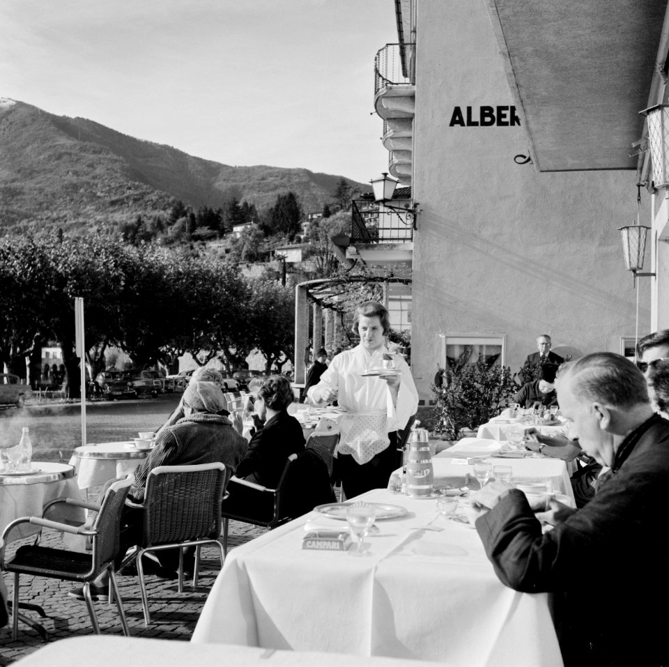 Ascona Gasten op het terras van Hotel Müller, Bestanddeelnr 254-4844