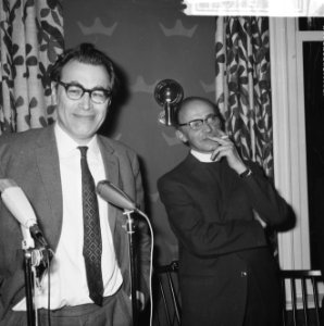 Artiesten-societeit te Hilversum geopend, Godfried Boman en Theo Kloeg, Bestanddeelnr 918-1454