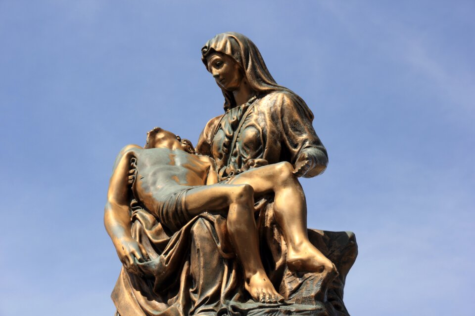 Cemetery statue dead