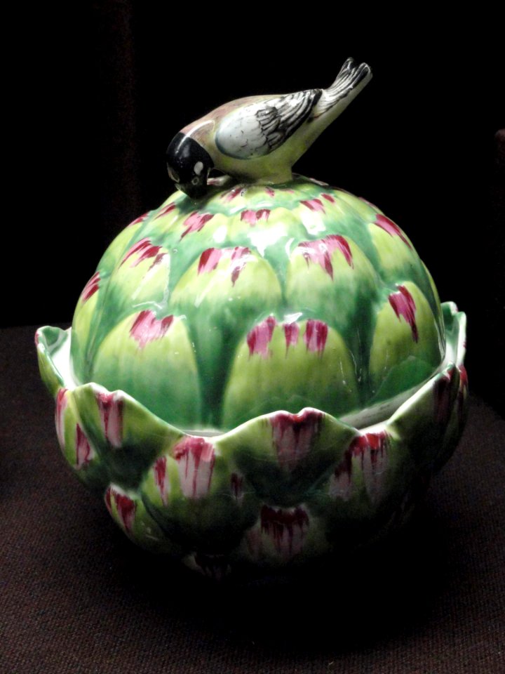 Artichoke tureen, c. 1755, Chelsea, glassy soft-paste porcelain, overglaze enamels - Gardiner Museum, Toronto - DSC00863