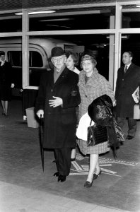 Arthur Rubinstein in Nederland voor concert in Nijmegen Rubinstein met vrouw en, Bestanddeelnr 915-0610