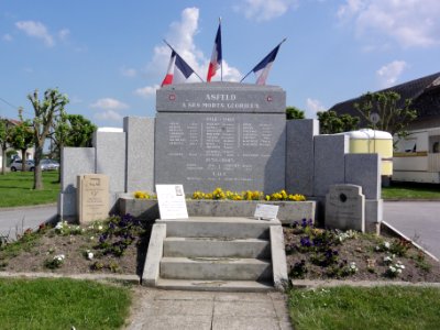 Asfeld (Ardennes) Monument aux morts