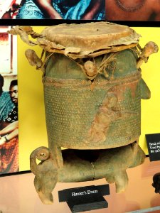 Ashanti hunter's drum - Springfield Science Museum - Springfield, MA - DSC03376