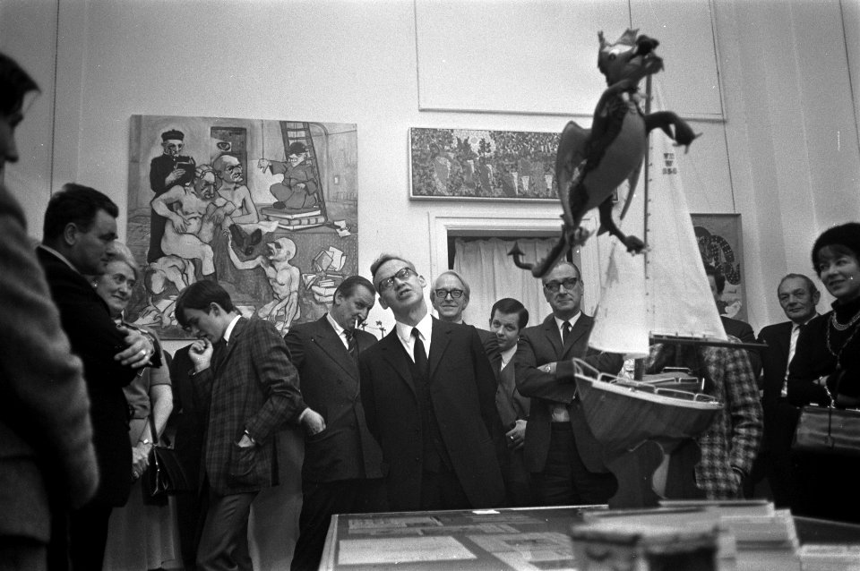 Arthur Koestler opende tentoonstelling in galerie Mokum van kunstwerken gemaakt , Bestanddeelnr 922-0073