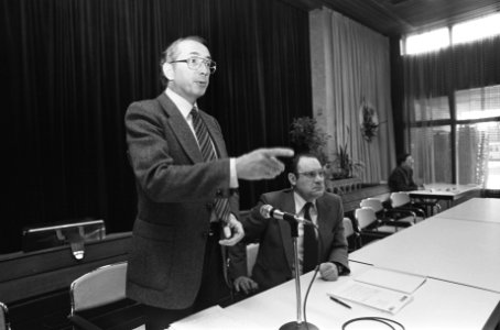 Arie Groenevelt (NVV) links, en Piet Spijkers (NKV), Bestanddeelnr 930-1836