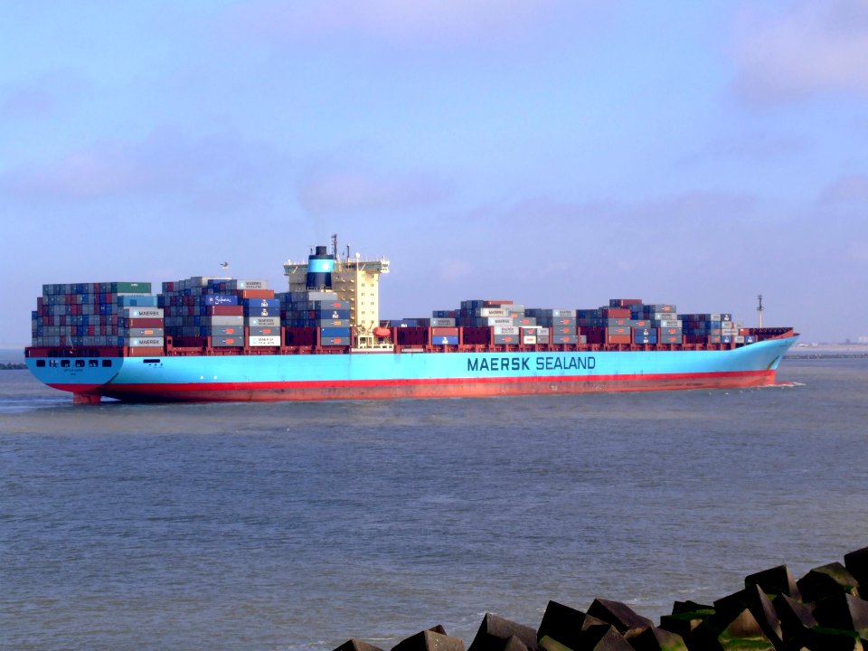 Arthur Maersk pic07 approaching Port of Rotterdam, Holland 08-Mar-2007