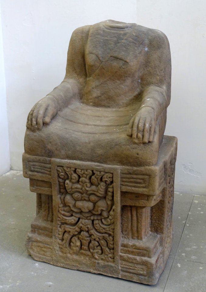 Arhat, Dong Duong, late 9th to early 10th century, Quang Nam - Museum of Cham Sculpture - Danang, Vietnam - DSC01750