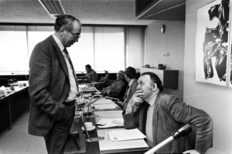 Arie Groenevelt (l) in gesprek met Herman Bode, vice-voorzitter van de FNV, Bestanddeelnr 932-5845