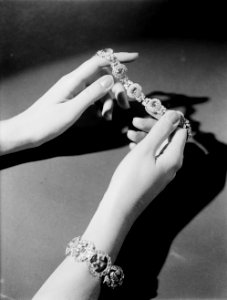 Armbanden met edelstenen, Bestanddeelnr 252-1602