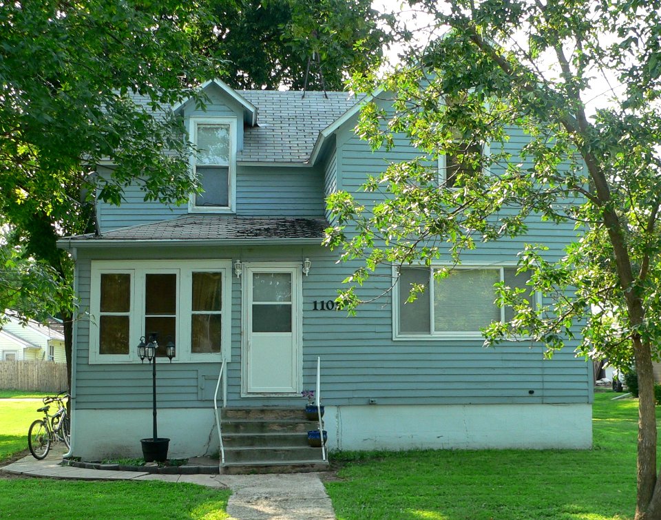 Armour, South Dakota, 1105 Main St from E 1