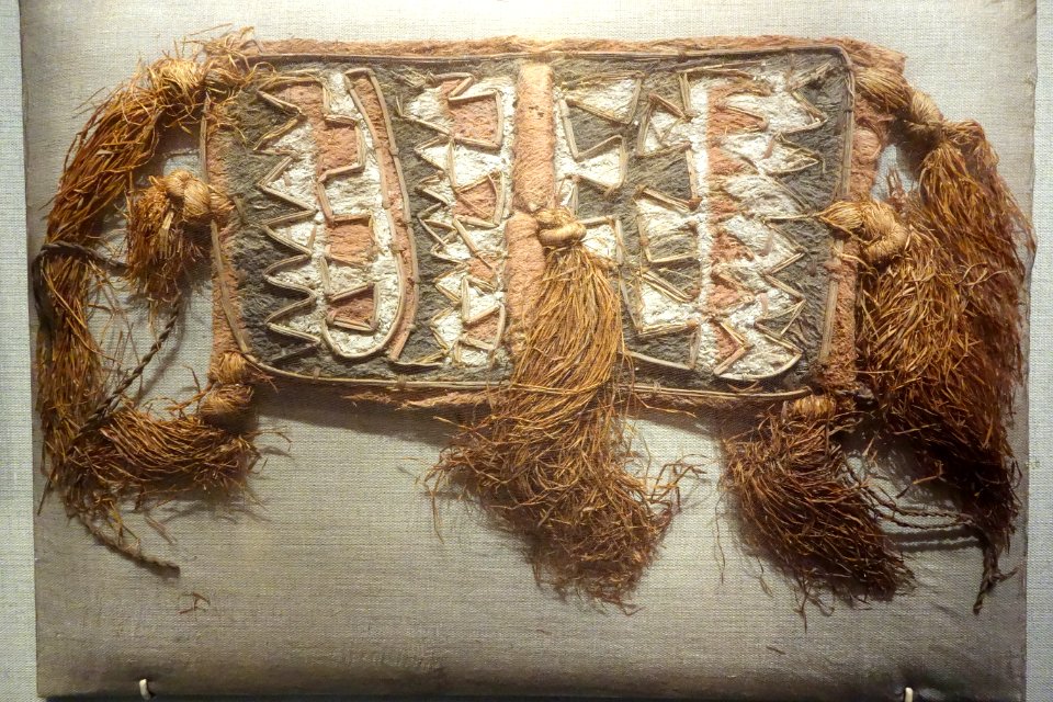 Armband, Gulf Province, Gulf of Papua, Orokolo Bay, western Elema people, 19th century, bark, rattan, pigment, sago leaf - De Young Museum - DSC01185