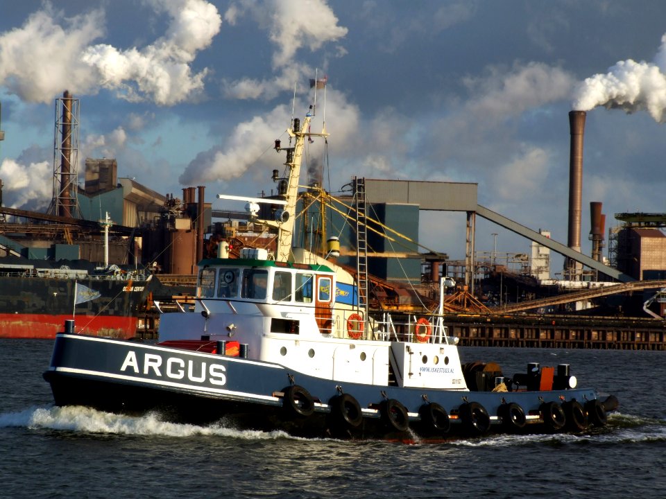 Argus IMO 8980672 in front of locks IJmuiden, Holland 09Dec2006 photo-5