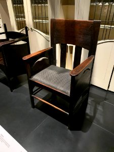 Armchair designed by Charles Rennie Mackintosh, photo 1