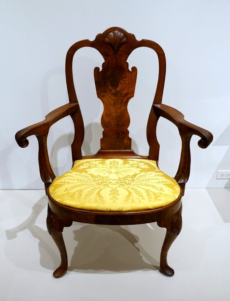 Armchair, Philadelphia, Pennsylvania, 1740-1760, walnut, replacement silk upholstery - Dallas Museum of Art - DSC04900