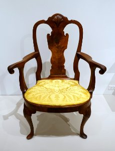 Armchair, Philadelphia, Pennsylvania, 1740-1760, walnut, replacement silk upholstery - Dallas Museum of Art - DSC04900
