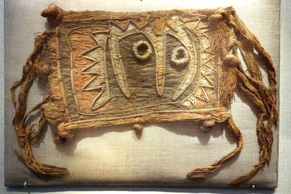 Armband, Gulf Province, Gulf of Papua, Orokolo Bay, western Elema people, 19th century, bark, rattan, pigment, sago leaf - De Young Museum - DSC01197