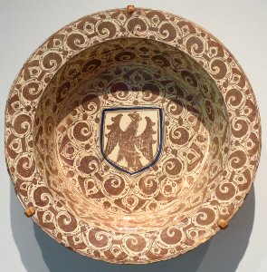 Armorial lusterware dish from Spain, 16th century photo