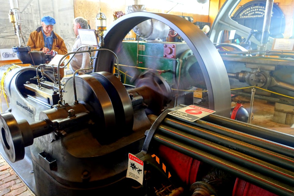 Armington & Sims 50 HP steam engine, Serial No. 1469, built 1883 - Stationary steam engine collection - New England Wireless & Steam Museum - East Greenwich, RI - DSC06570