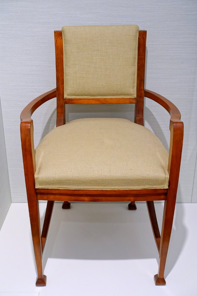 Armchair by Patriz Huber, Hofmobelfabrik Julius Gluckert, Darmstadt, 1901, cherry, replacment fabric - Hessisches Landesmuseum Darmstadt - Darmstadt, Germany - DSC01040