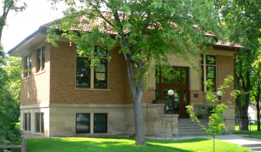 Armour, South Dakota, Carnegie library from SE 1