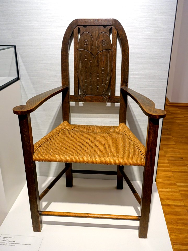 Armchair by Heinrich Vogeler, Worpsweder Werkstatten Heinrich Vogeler, 1908, oak, raffia - Hessisches Landesmuseum Darmstadt - Darmstadt, Germany - DSC00882