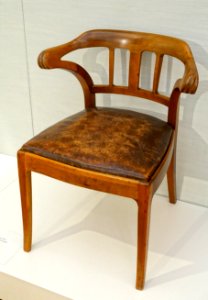Armchair by Otto Eckmann, Hohenzollern-Kaufhaus, Berlin, c. 1898, maple, leather - Hessisches Landesmuseum Darmstadt - Darmstadt, Germany - DSC00971