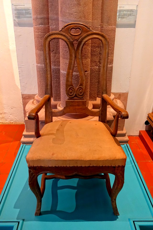 Armchair, Germany, 1750-1800, beech, textile - Germanisches Nationalmuseum - Nuremberg, Germany - DSC03015