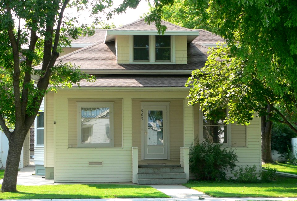 Armour, South Dakota, 909 Main St from E 1