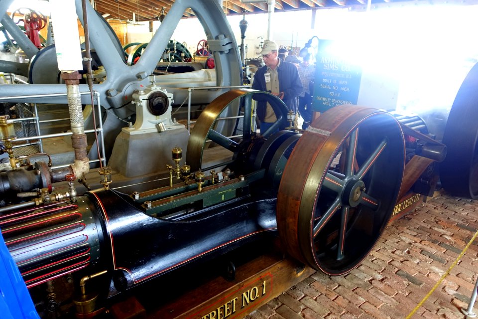 Armington & Sims 50 HP steam engine, Serial No. 1469, built 1883 - Stationary steam engine collection - New England Wireless & Steam Museum - East Greenwich, RI - DSC06535