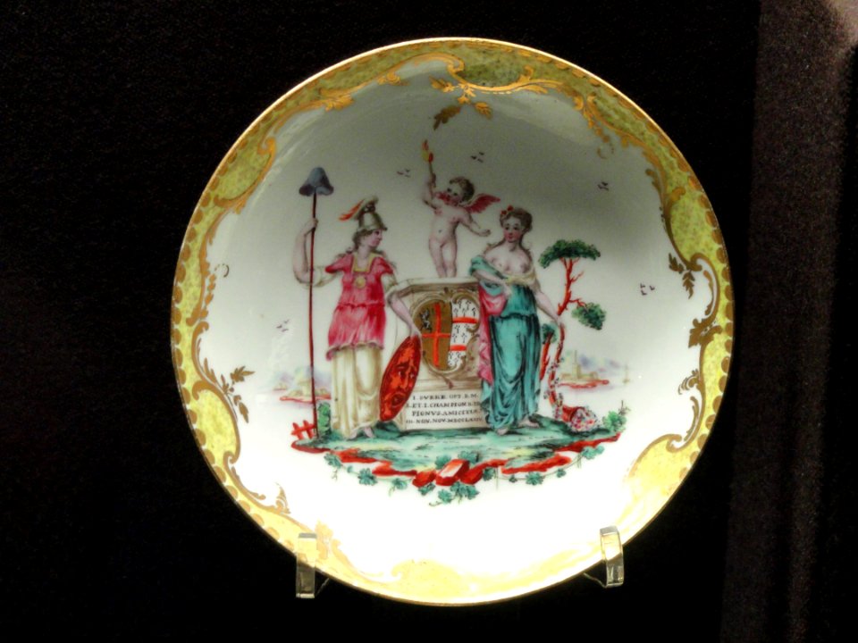 Armorial coffee saucer from the Edmund Burke service, 1774, Bristol China Manufactory, hard-paste porcelain, overglaze enamels, gilding - Gardiner Museum, Toronto - DSC00760