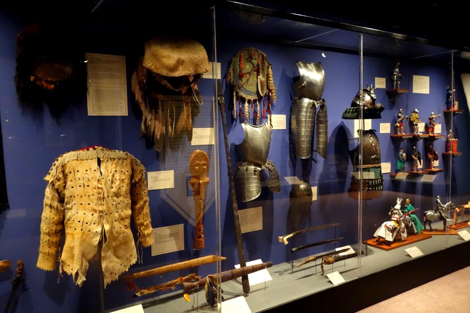 Armor display - Glenbow Museum - DSC00713