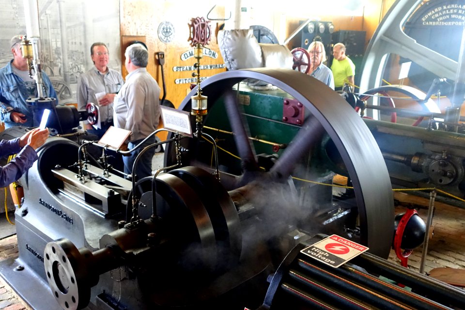 Armington & Sims 50 HP steam engine, Serial No. 1469, built 1883 - Stationary steam engine collection - New England Wireless & Steam Museum - East Greenwich, RI - DSC06541