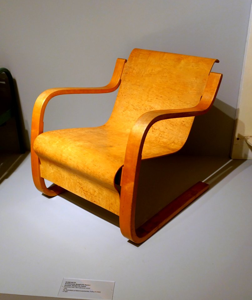 Armchair, Model 379, Paimio, designed by Alvar Aalto, O.y. Huonekalu-ja Rakennuslyllehdas A.b., Turku, Finland, 1932, bent plywood, wood - Museum für Angewandte Kunst Köln - Cologne, Germany - DSC09542