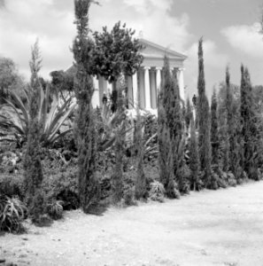 Architectuur in de perzische tuin van de Bahai Temple (Bahá’í Huis van Aanbiddin, Bestanddeelnr 255-2106