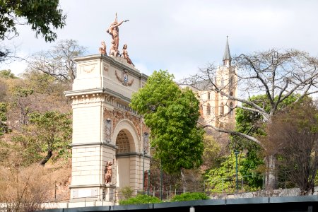 Arco del Calvario y Capilla de Lourdes