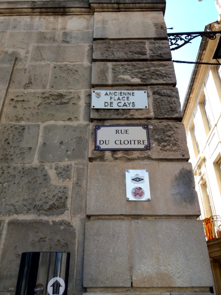 Arles - Rue du Cloître, plaque