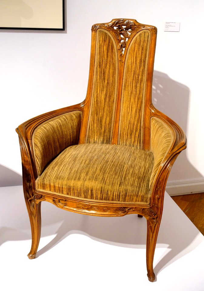 Armchair, Louis Majorelle, Nancy, 1906, walnut, velour - Bröhan Museum, Berlin - DSC03972