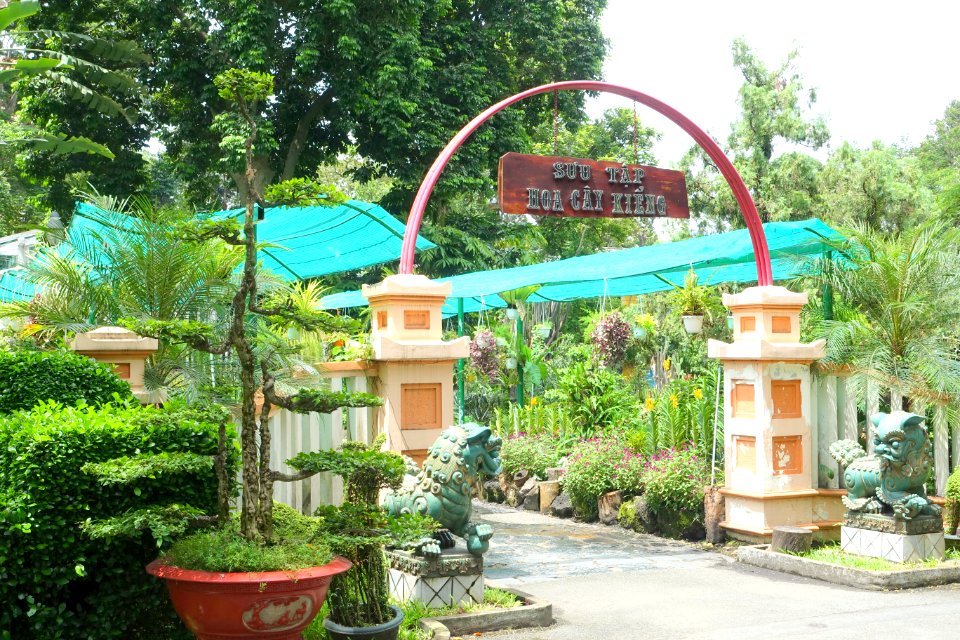 Archway - Saigon Zoo and Botanical Gardens - Ho Chi Minh City, Vietnam - DSC01181